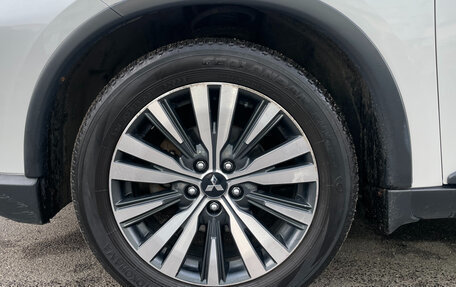 Mitsubishi Outlander III рестайлинг 3, 2019 год, 1 999 000 рублей, 20 фотография