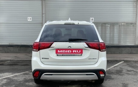 Mitsubishi Outlander III рестайлинг 3, 2019 год, 1 999 000 рублей, 7 фотография