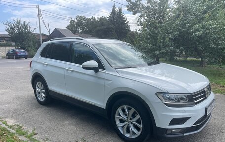 Volkswagen Tiguan II, 2018 год, 2 540 000 рублей, 3 фотография