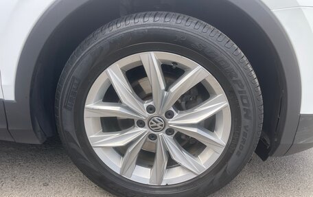Volkswagen Tiguan II, 2018 год, 2 540 000 рублей, 5 фотография