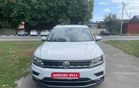 Volkswagen Tiguan II, 2018 год, 2 540 000 рублей, 2 фотография