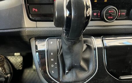 Volkswagen Multivan T6 рестайлинг, 2016 год, 4 200 000 рублей, 3 фотография