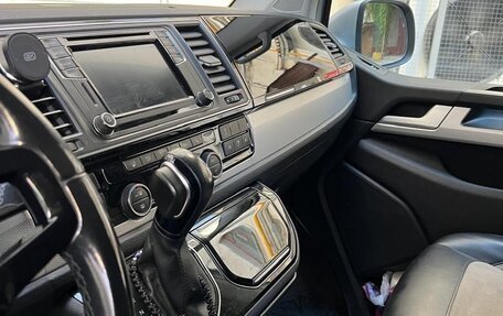 Volkswagen Multivan T6 рестайлинг, 2016 год, 4 200 000 рублей, 8 фотография