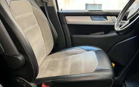 Volkswagen Multivan T6 рестайлинг, 2016 год, 4 200 000 рублей, 11 фотография