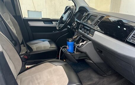 Volkswagen Multivan T6 рестайлинг, 2016 год, 4 200 000 рублей, 26 фотография