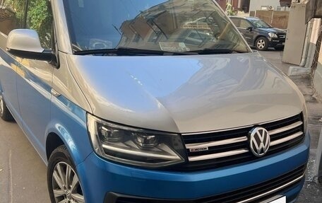 Volkswagen Multivan T6 рестайлинг, 2016 год, 4 200 000 рублей, 32 фотография