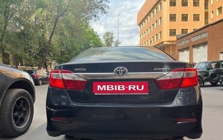 Toyota Camry, 2012 год, 1 900 000 рублей, 10 фотография