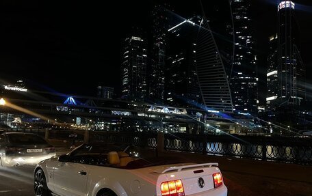 Ford Mustang VI рестайлинг, 2005 год, 2 900 000 рублей, 2 фотография