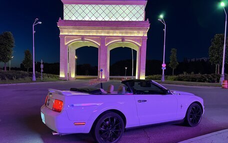 Ford Mustang VI рестайлинг, 2005 год, 2 900 000 рублей, 7 фотография