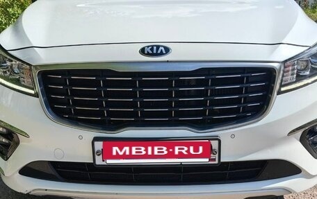 KIA Carnival III, 2019 год, 3 090 000 рублей, 2 фотография
