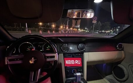 Ford Mustang VI рестайлинг, 2005 год, 2 900 000 рублей, 9 фотография