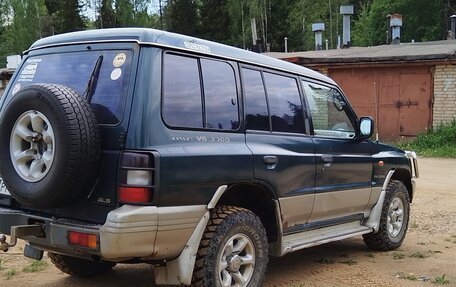 Mitsubishi Pajero III рестайлинг, 1997 год, 700 000 рублей, 3 фотография