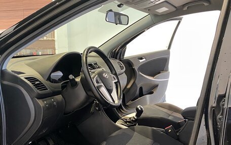 Hyundai Solaris II рестайлинг, 2011 год, 735 000 рублей, 16 фотография