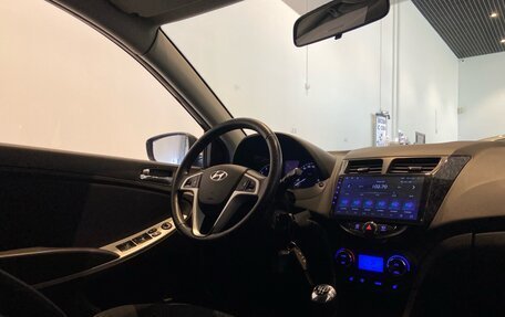 Hyundai Solaris II рестайлинг, 2011 год, 735 000 рублей, 26 фотография