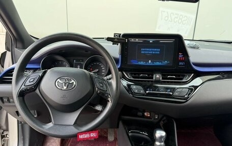 Toyota C-HR I рестайлинг, 2022 год, 1 920 000 рублей, 9 фотография