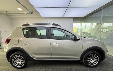 Renault Sandero II рестайлинг, 2017 год, 999 000 рублей, 5 фотография