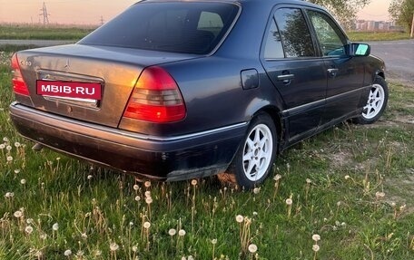 Mercedes-Benz C-Класс, 1995 год, 280 000 рублей, 4 фотография