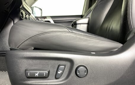 Toyota Land Cruiser Prado 150 рестайлинг 2, 2018 год, 4 939 000 рублей, 16 фотография