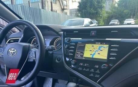 Toyota Camry, 2019 год, 3 250 000 рублей, 10 фотография