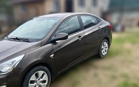 Hyundai Solaris II рестайлинг, 2015 год, 940 000 рублей, 1 фотография
