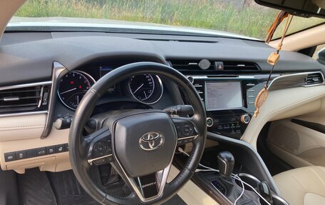 Toyota Camry, 2018 год, 2 750 000 рублей, 10 фотография