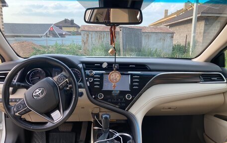 Toyota Camry, 2018 год, 2 750 000 рублей, 9 фотография