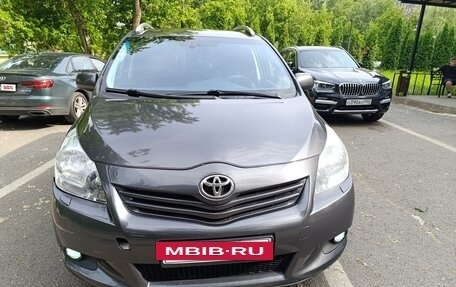 Toyota Verso I, 2012 год, 1 000 000 рублей, 2 фотография
