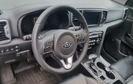 KIA Sportage IV рестайлинг, 2017 год, 2 600 000 рублей, 10 фотография