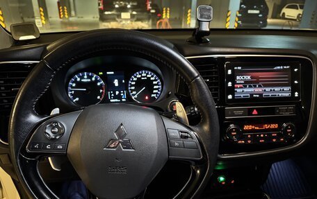 Mitsubishi Outlander III рестайлинг 3, 2019 год, 2 450 000 рублей, 14 фотография