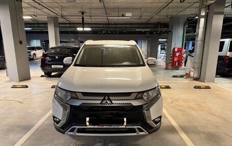 Mitsubishi Outlander III рестайлинг 3, 2019 год, 2 450 000 рублей, 6 фотография