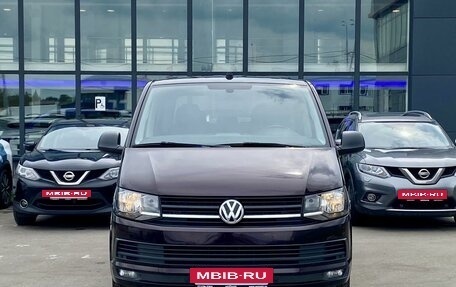 Volkswagen Multivan T6 рестайлинг, 2017 год, 2 999 000 рублей, 2 фотография