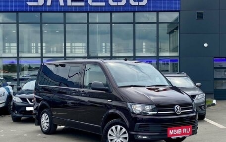 Volkswagen Multivan T6 рестайлинг, 2017 год, 2 999 000 рублей, 3 фотография