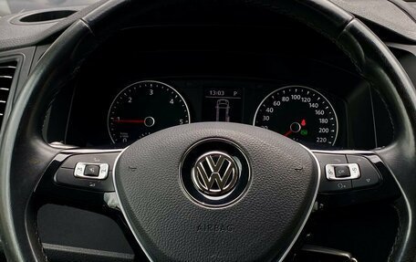 Volkswagen Multivan T6 рестайлинг, 2017 год, 2 999 000 рублей, 13 фотография