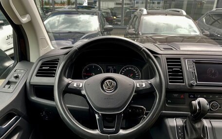 Volkswagen Multivan T6 рестайлинг, 2017 год, 2 999 000 рублей, 12 фотография