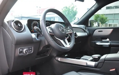 Mercedes-Benz GLB, 2023 год, 2 500 000 рублей, 10 фотография