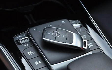 Mercedes-Benz GLB, 2023 год, 2 500 000 рублей, 15 фотография