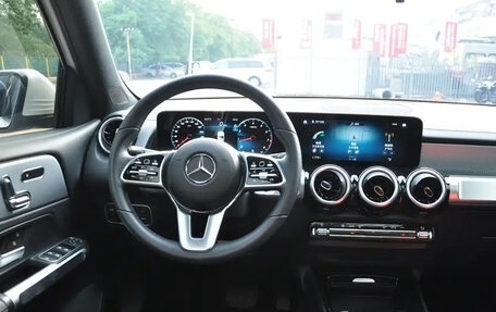 Mercedes-Benz GLB, 2023 год, 2 500 000 рублей, 11 фотография