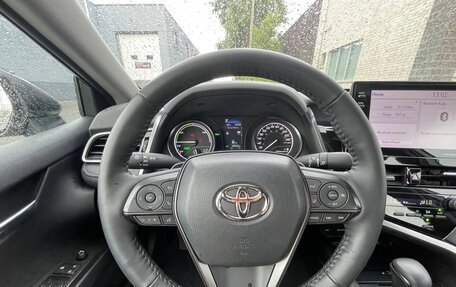 Toyota Camry, 2022 год, 2 400 000 рублей, 5 фотография