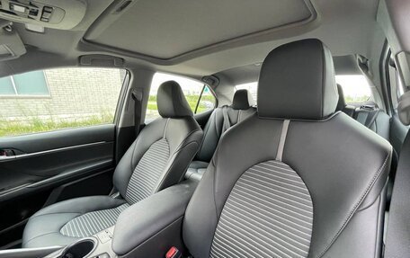 Toyota Camry, 2022 год, 2 400 000 рублей, 8 фотография