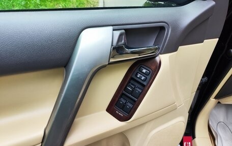 Toyota Land Cruiser Prado 150 рестайлинг 2, 2014 год, 3 149 000 рублей, 13 фотография
