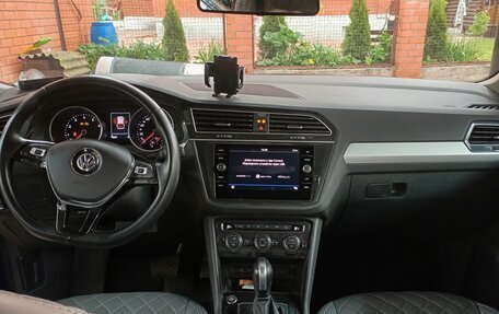 Volkswagen Tiguan II, 2020 год, 2 600 000 рублей, 2 фотография