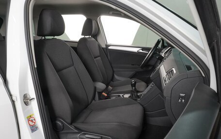 Volkswagen Tiguan II, 2018 год, 2 415 000 рублей, 8 фотография