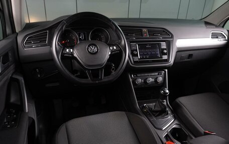 Volkswagen Tiguan II, 2018 год, 2 415 000 рублей, 6 фотография