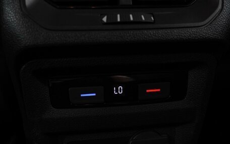 Volkswagen Tiguan II, 2018 год, 2 415 000 рублей, 17 фотография