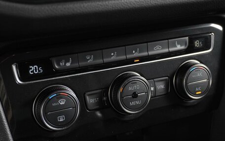 Volkswagen Tiguan II, 2018 год, 2 415 000 рублей, 15 фотография