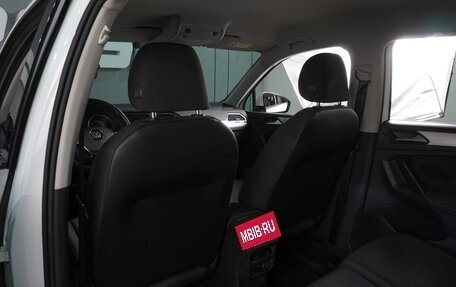 Volkswagen Tiguan II, 2018 год, 2 415 000 рублей, 11 фотография