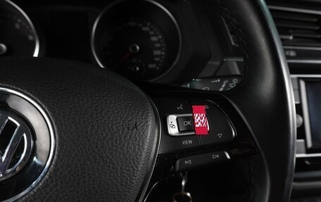 Volkswagen Tiguan II, 2018 год, 2 415 000 рублей, 19 фотография