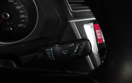Volkswagen Tiguan II, 2018 год, 2 415 000 рублей, 13 фотография