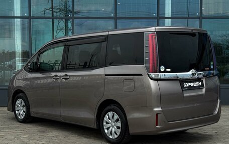 Toyota Noah III, 2018 год, 2 299 000 рублей, 2 фотография