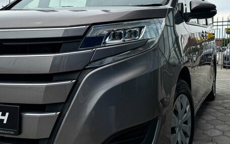 Toyota Noah III, 2018 год, 2 299 000 рублей, 6 фотография